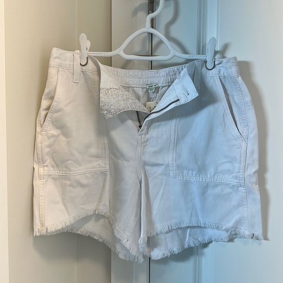 Aerie White Adventure Short - Picture 3 of 8